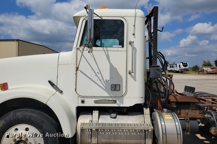 image for item KA9874 1995 Freightliner FLD120 semi truck