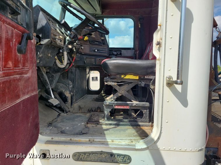 image for item KA9874 1995 Freightliner FLD120 semi truck