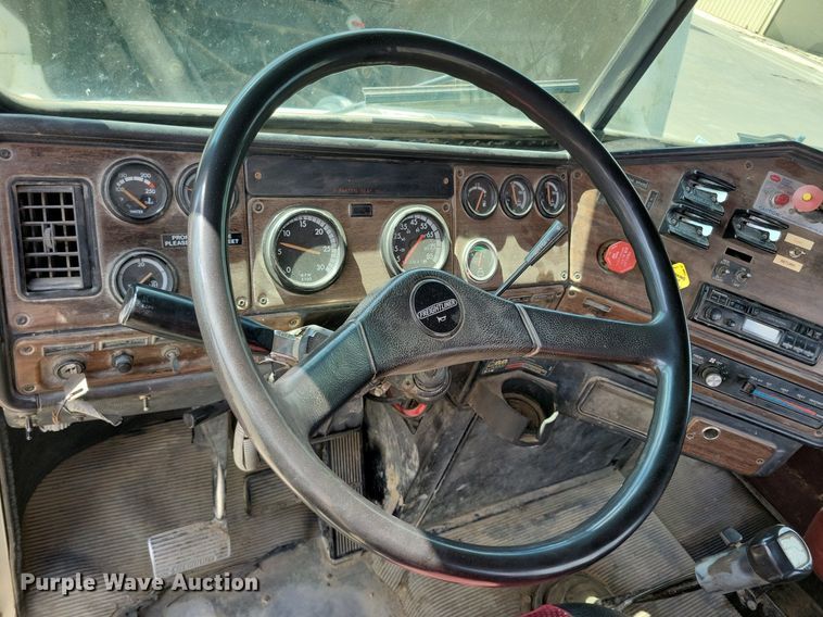image for item KA9874 1995 Freightliner FLD120 semi truck