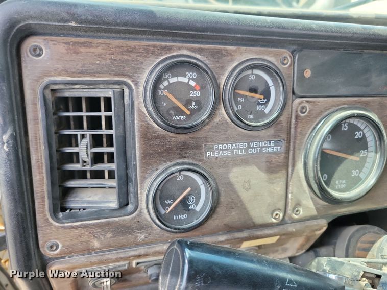 image for item KA9874 1995 Freightliner FLD120 semi truck