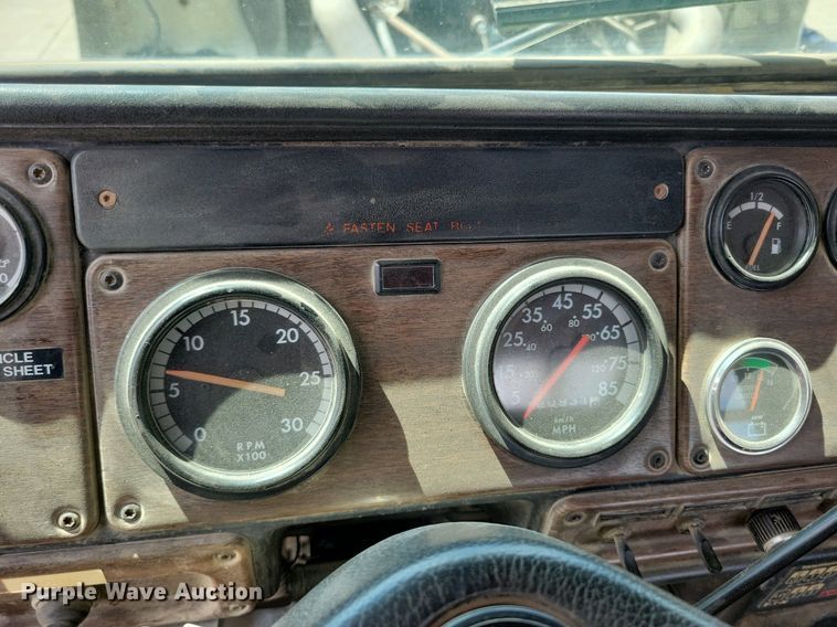 image for item KA9874 1995 Freightliner FLD120 semi truck