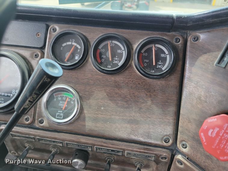 image for item KA9874 1995 Freightliner FLD120 semi truck