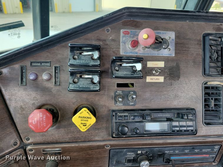 image for item KA9874 1995 Freightliner FLD120 semi truck