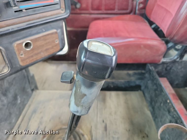 image for item KA9874 1995 Freightliner FLD120 semi truck