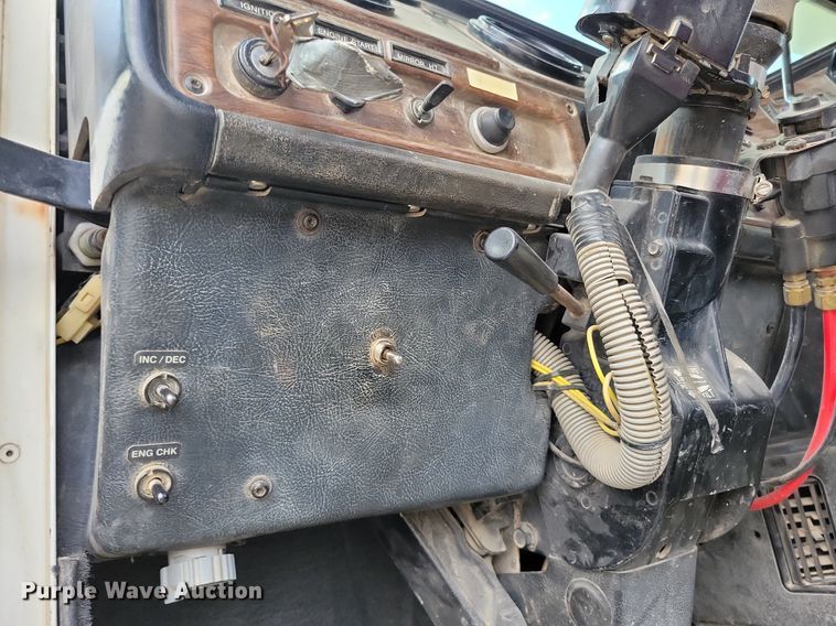 image for item KA9874 1995 Freightliner FLD120 semi truck