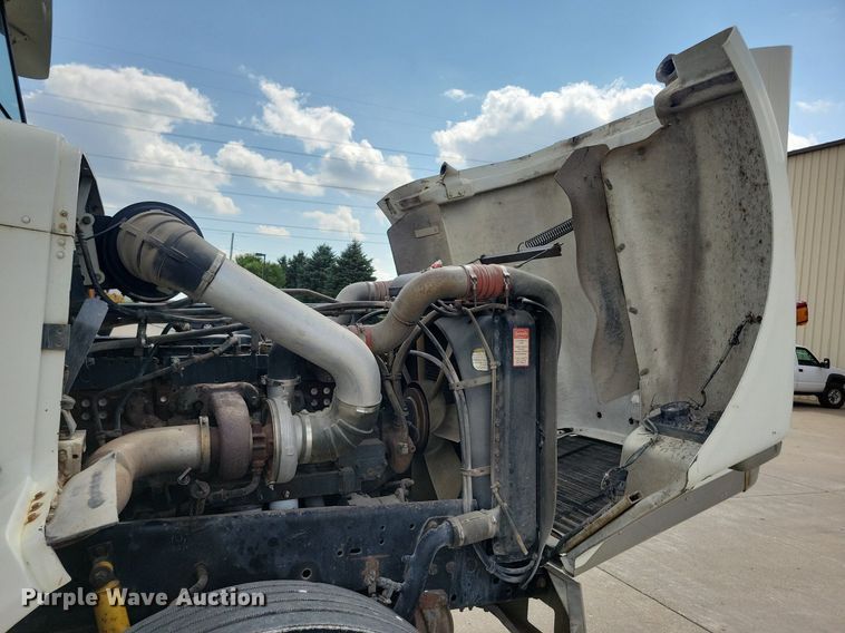 image for item KA9874 1995 Freightliner FLD120 semi truck