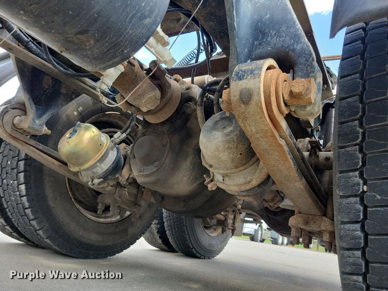 image for item KA9874 1995 Freightliner FLD120 semi truck