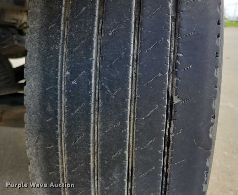 image for item KA9874 1995 Freightliner FLD120 semi truck