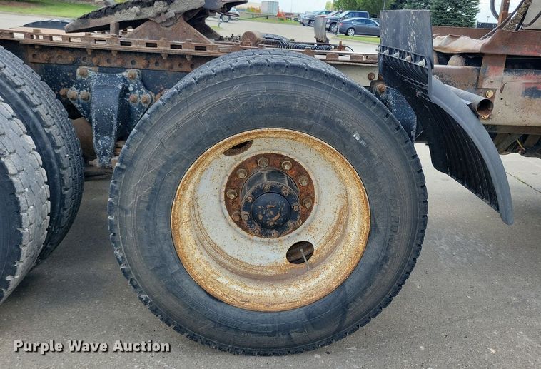 image for item KA9874 1995 Freightliner FLD120 semi truck