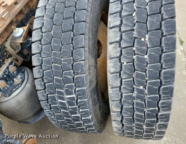 image for item KA9874 1995 Freightliner FLD120 semi truck