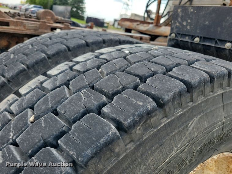 image for item KA9874 1995 Freightliner FLD120 semi truck