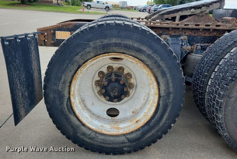 image for item KA9874 1995 Freightliner FLD120 semi truck