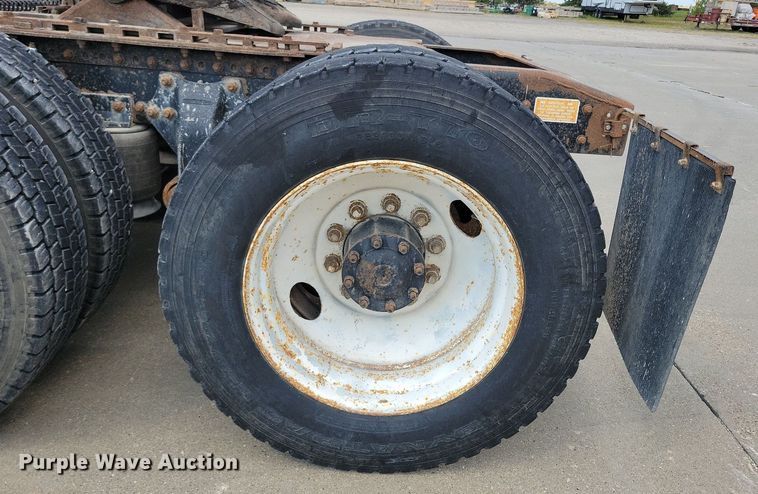 image for item KA9874 1995 Freightliner FLD120 semi truck