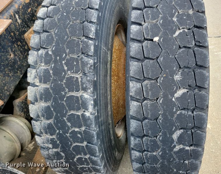 image for item KA9874 1995 Freightliner FLD120 semi truck