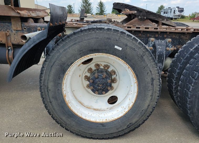 image for item KA9874 1995 Freightliner FLD120 semi truck