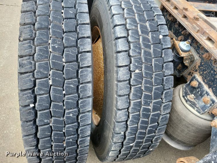 image for item KA9874 1995 Freightliner FLD120 semi truck