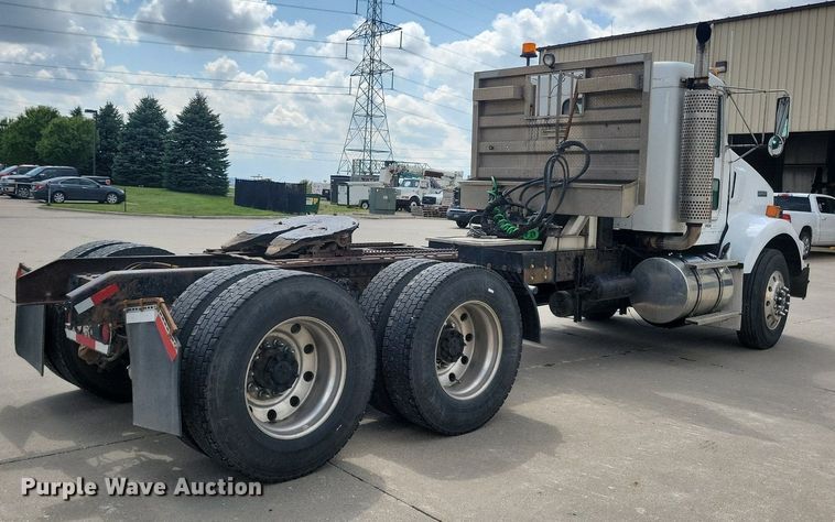 image for item KA9875 2003 Kenworth T800 semi truck
