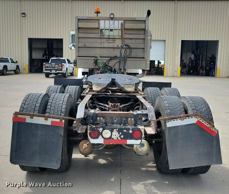 image for item KA9875 2003 Kenworth T800 semi truck