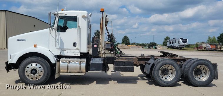 image for item KA9875 2003 Kenworth T800 semi truck