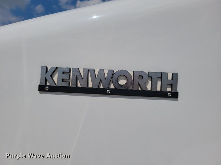 image for item KA9875 2003 Kenworth T800 semi truck