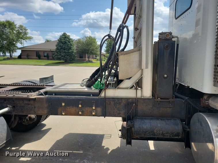 image for item KA9875 2003 Kenworth T800 semi truck