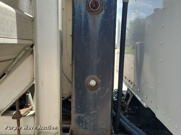 image for item KA9875 2003 Kenworth T800 semi truck