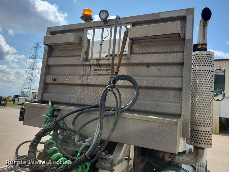 image for item KA9875 2003 Kenworth T800 semi truck