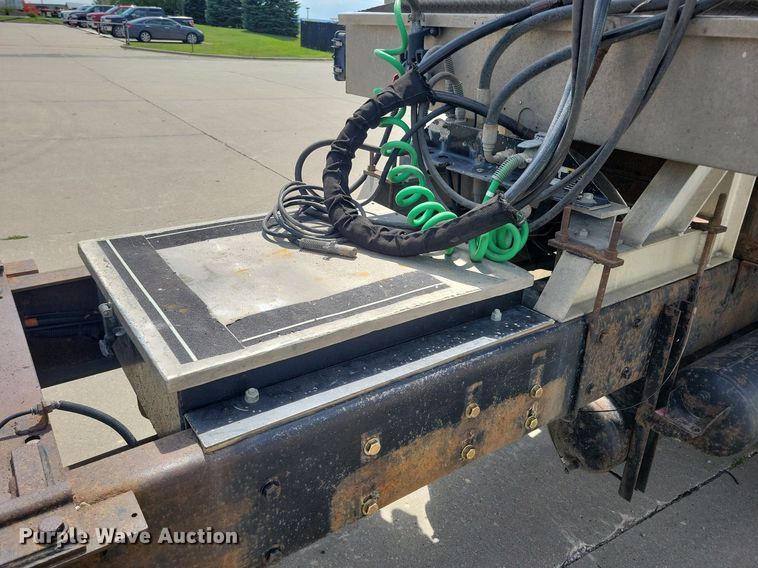 image for item KA9875 2003 Kenworth T800 semi truck