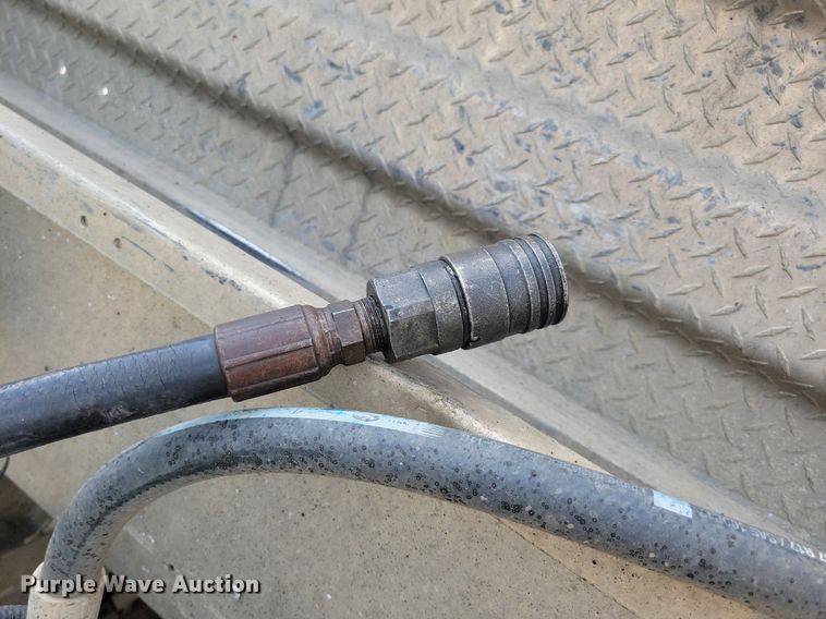 image for item KA9875 2003 Kenworth T800 semi truck