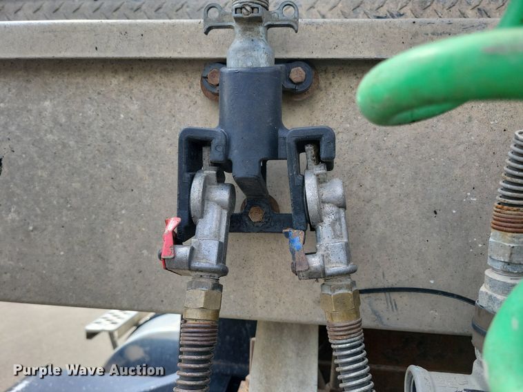 image for item KA9875 2003 Kenworth T800 semi truck