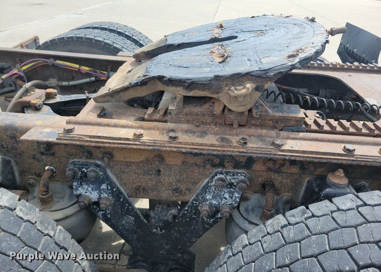 image for item KA9875 2003 Kenworth T800 semi truck