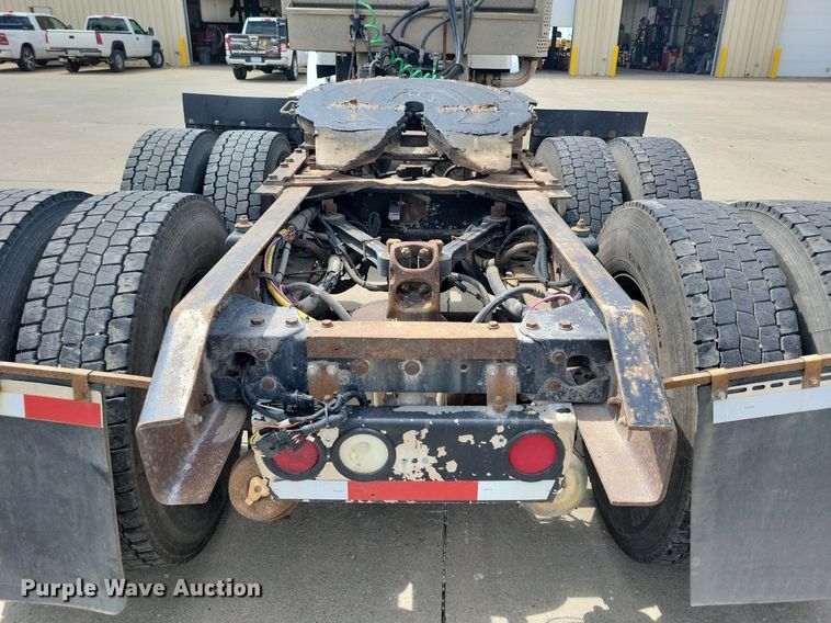 image for item KA9875 2003 Kenworth T800 semi truck