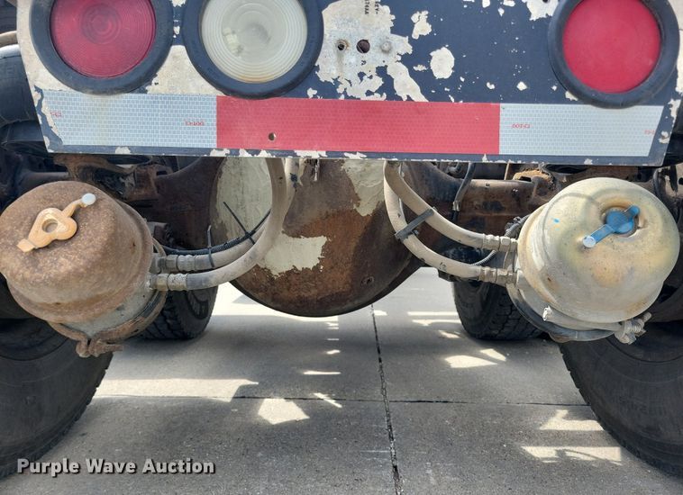 image for item KA9875 2003 Kenworth T800 semi truck