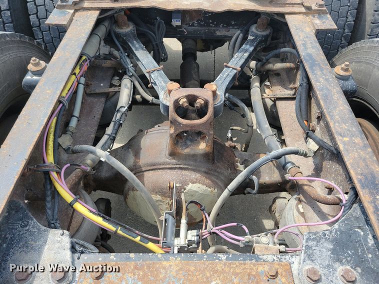 image for item KA9875 2003 Kenworth T800 semi truck