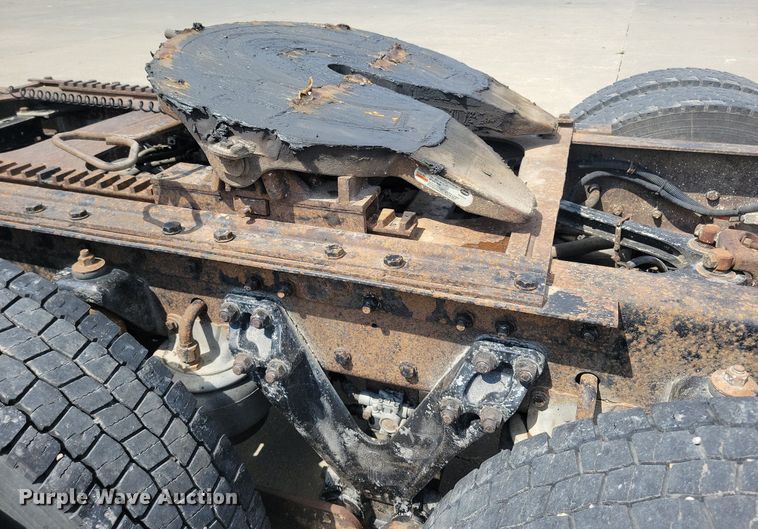 image for item KA9875 2003 Kenworth T800 semi truck