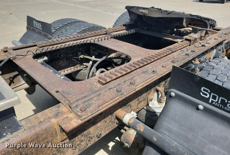 image for item KA9875 2003 Kenworth T800 semi truck