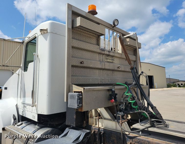 image for item KA9875 2003 Kenworth T800 semi truck