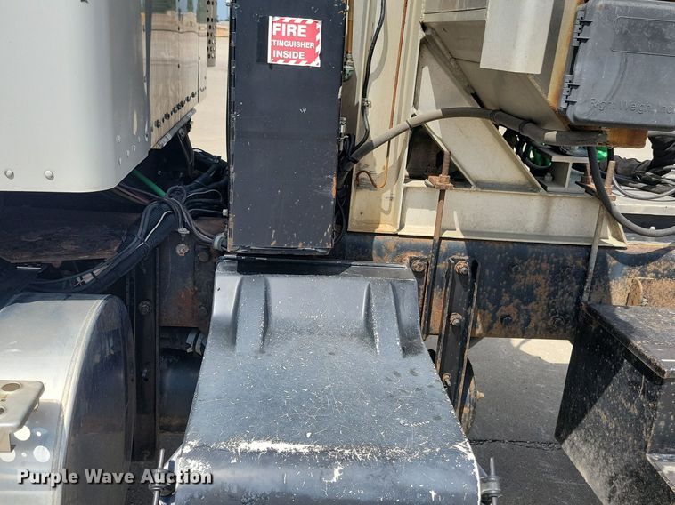 image for item KA9875 2003 Kenworth T800 semi truck