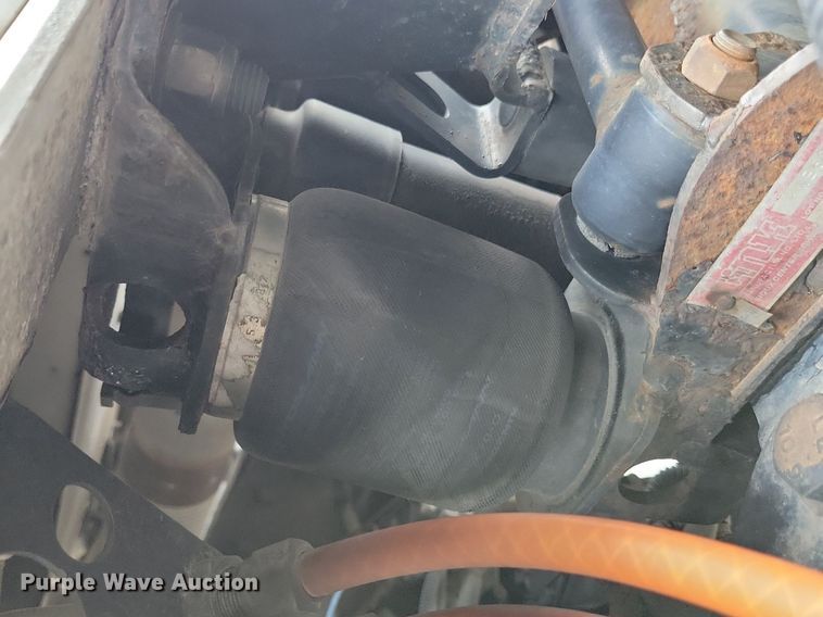 image for item KA9875 2003 Kenworth T800 semi truck