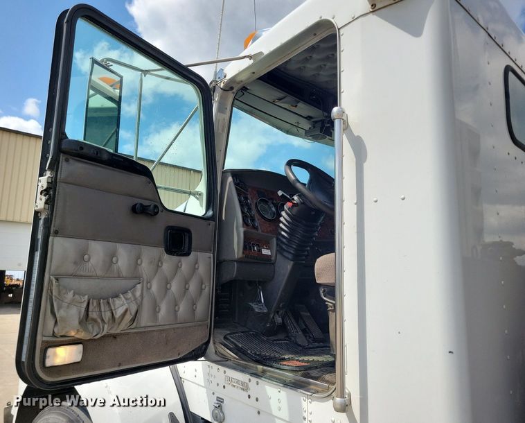 image for item KA9875 2003 Kenworth T800 semi truck