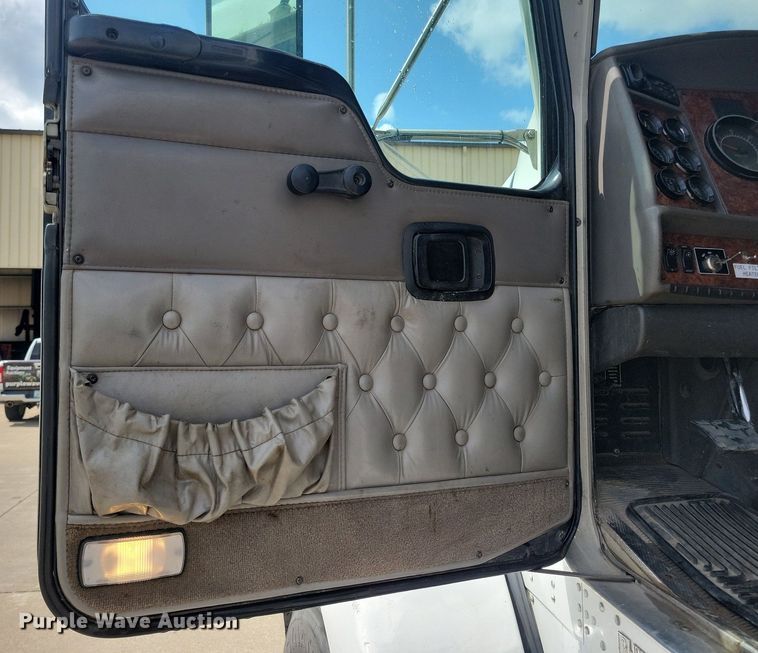 image for item KA9875 2003 Kenworth T800 semi truck