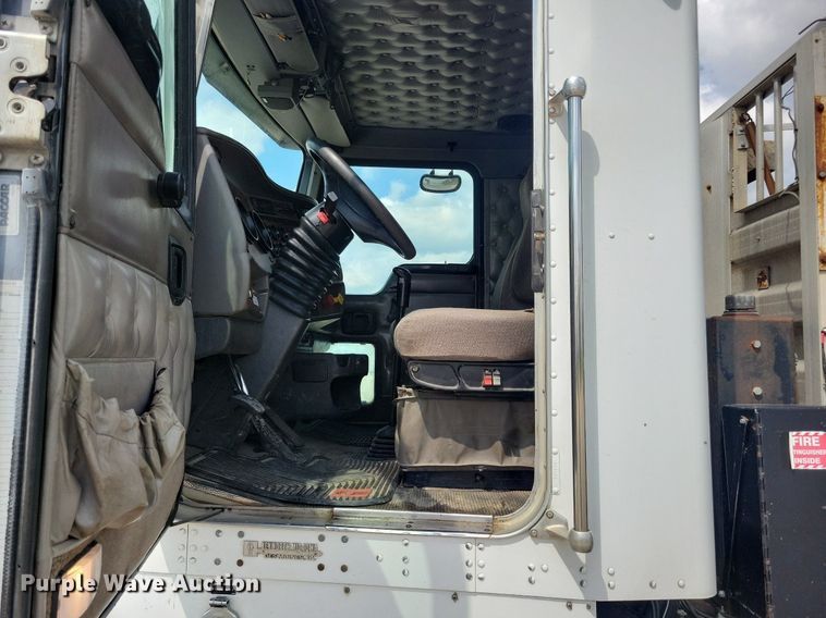 image for item KA9875 2003 Kenworth T800 semi truck