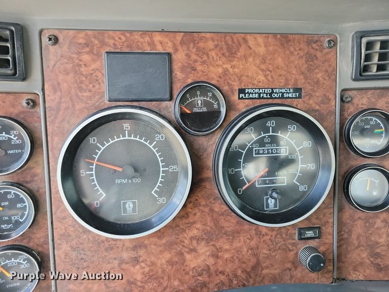 image for item KA9875 2003 Kenworth T800 semi truck