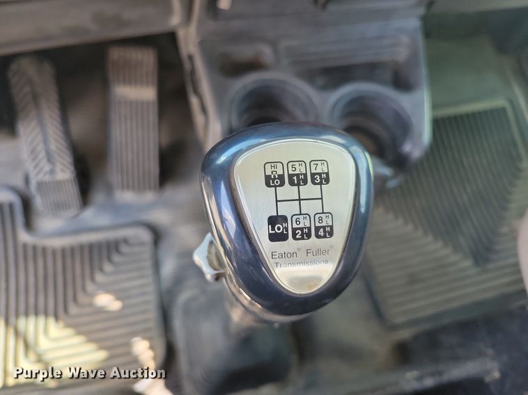 image for item KA9875 2003 Kenworth T800 semi truck