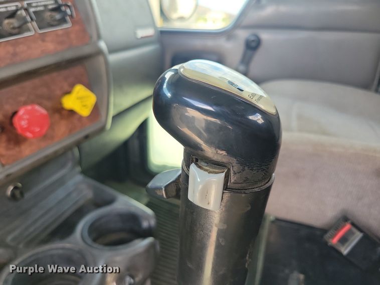 image for item KA9875 2003 Kenworth T800 semi truck