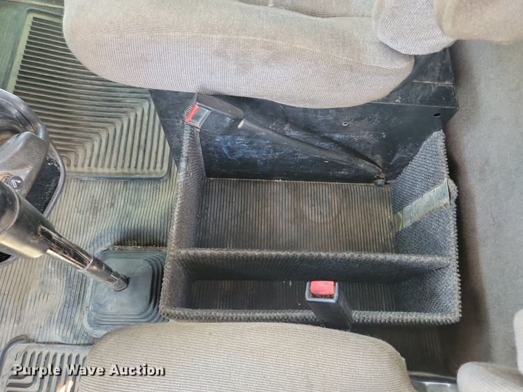 image for item KA9875 2003 Kenworth T800 semi truck