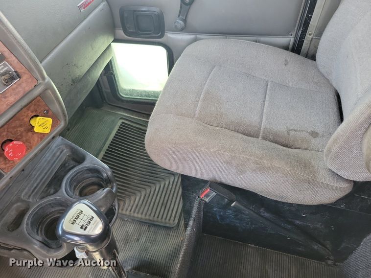 image for item KA9875 2003 Kenworth T800 semi truck