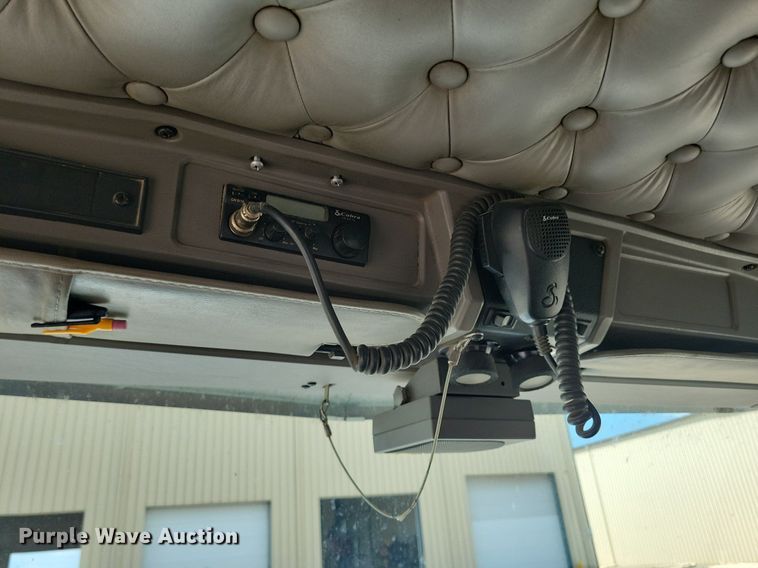 image for item KA9875 2003 Kenworth T800 semi truck