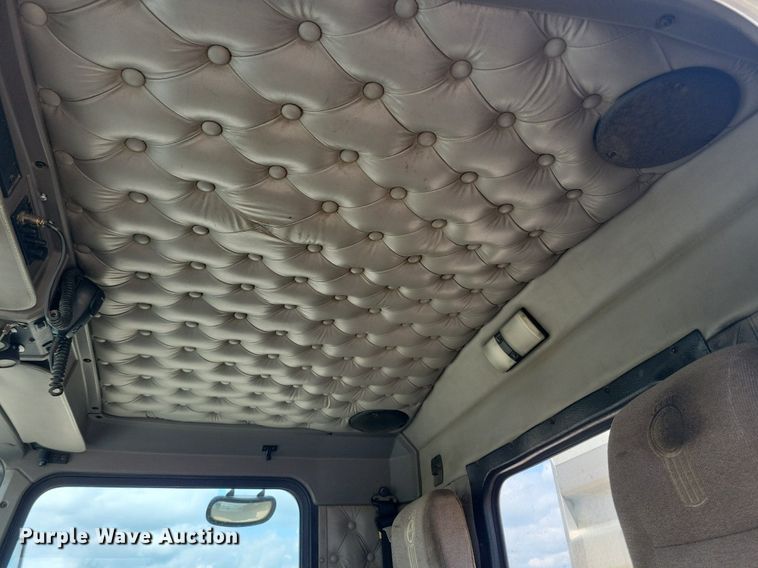 image for item KA9875 2003 Kenworth T800 semi truck