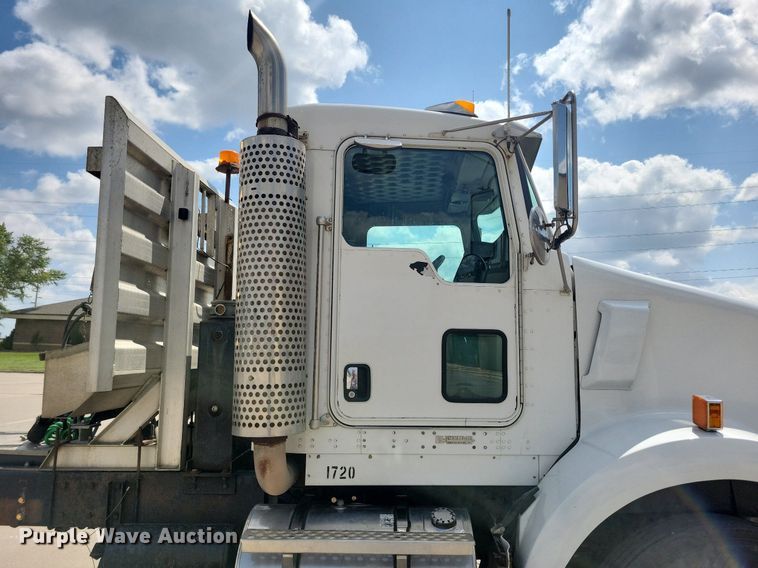 image for item KA9875 2003 Kenworth T800 semi truck
